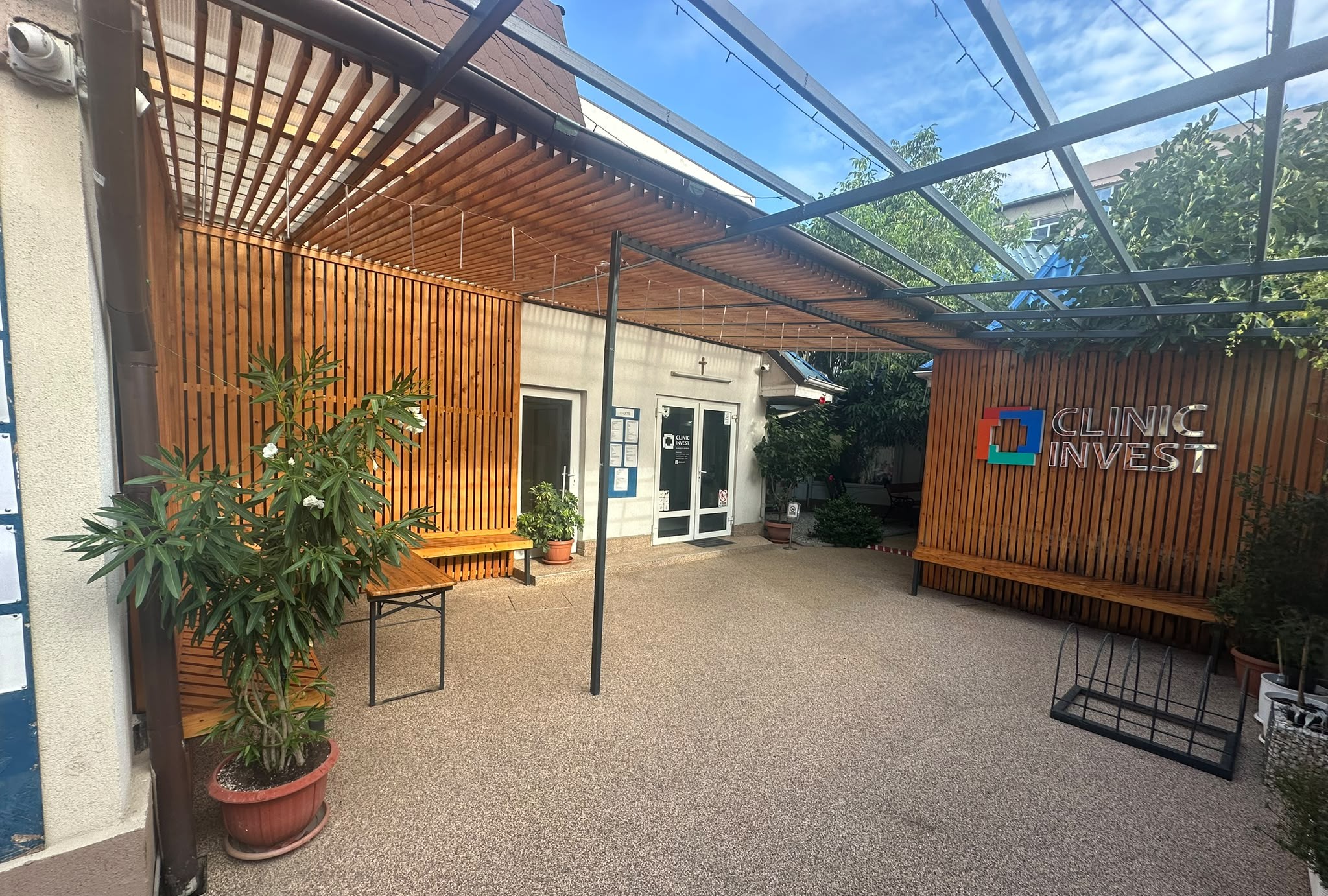 Curtea interioară Clinic Invest