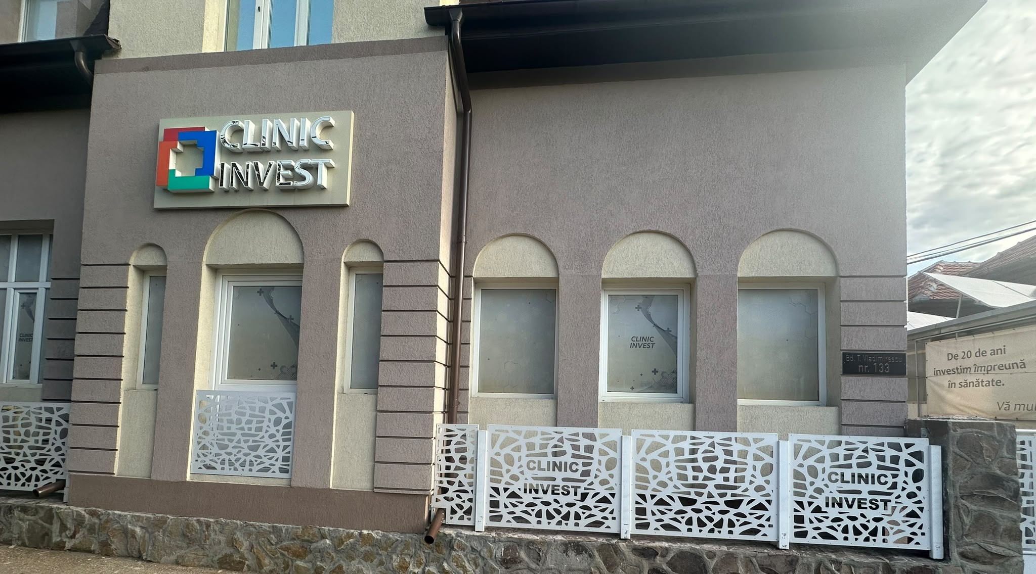 Fațada Clinic Invest